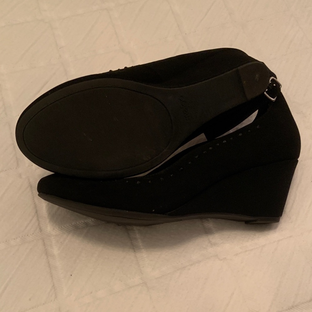 Me Too Black Heeled Shoes with bead trim - Picture 5 of 7